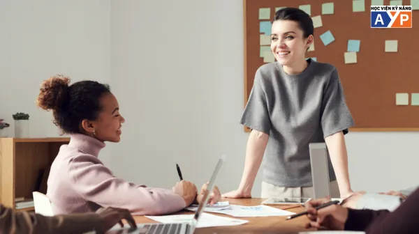 EQ là gì? Bí quyết nâng cao trí tuệ cảm xúc để thành công trong cuộc sống 10 Làm thế nào để nhận diện người có chỉ số EQ cao?