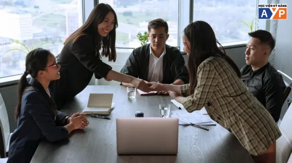 EQ là gì? Bí quyết nâng cao trí tuệ cảm xúc để thành công trong cuộc sống 12 Lợi ích của chỉ số EQ cao trong môi trường làm việc