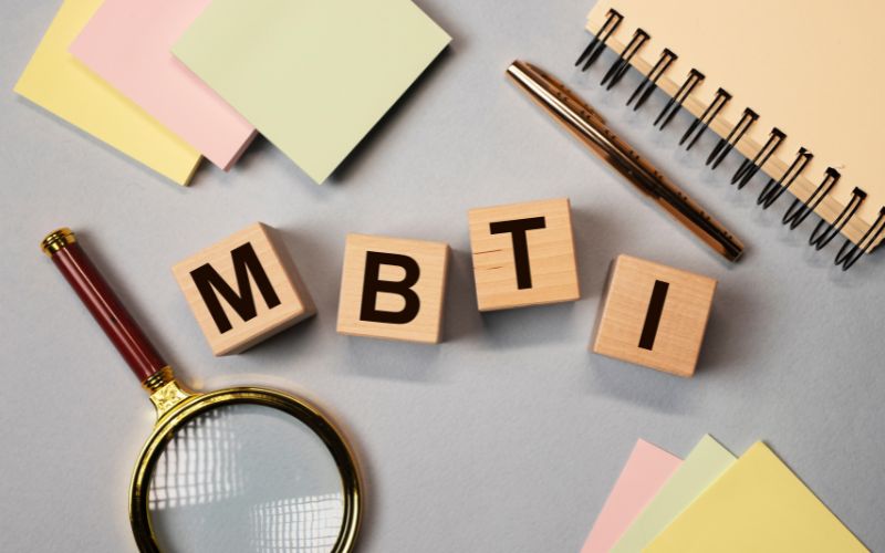 Điều Hướng Sự Nghiệp Theo MBTI: Hiểu Bản Thân, Chọn Đúng Nghề